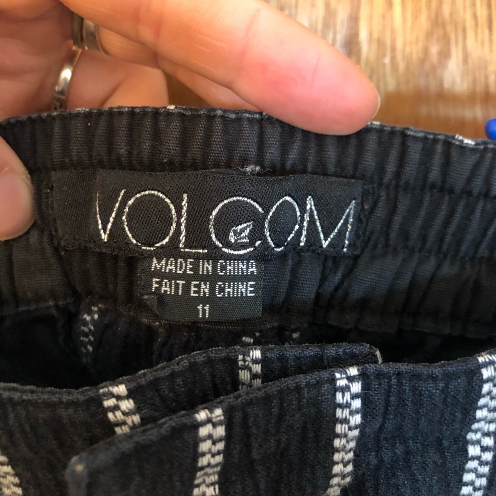 Volcom Shorts - Picture 3 of 3
